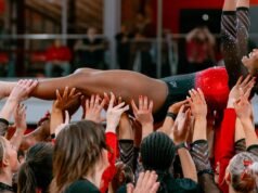 Paket #22 memberikan kinerja bersejarah, menjatuhkan #12 UNC