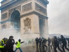 sembilan CRS diadili karena kekerasan yang disengaja terhadap rompi kuning