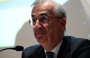 Ekonomi. Gubernur Bank Sentral Prancis François Villeroy de Galhau akan berhenti menjabat pada bulan Juni