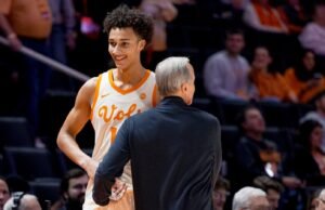 Ament menerima pujian sebagai Mahasiswa Baru Minggu Ini SEC yang kelima