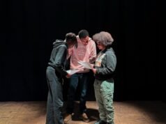 Cinta cinta cinta, yang diucapkan oleh para pemuda… atau Pernahkah kamu berkata “Aku cinta kamu”? oleh Laëtitia Ajanohun dan Jean-François Auguste