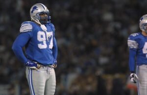 Mantan gelandang bintang Detroit Lions Tracy Scoggins meninggal dunia pada usia 56 tahun