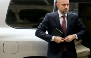 Perselingkuhan Epstein. Dikutip diplomat Prancis, menteri luar negeri mengambil tindakan hukum