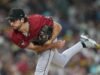 Pitcher Zac Gallen menyetujui kontrak satu tahun untuk kembali ke Arizona Diamondbacks, menurut sumber AP
