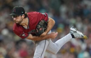 Pitcher Zac Gallen menyetujui kontrak satu tahun untuk kembali ke Arizona Diamondbacks, menurut sumber AP