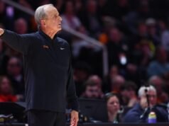 Barnes meraih kemenangannya yang ke-250 di Tennessee dengan kekalahan 73-63 dari LSU