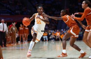 Nomor 4 Texas bertahan dari tantangan No. 22 Lady Vols, 65-63