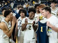 Bola basket Michigan menduduki peringkat No. 1 dalam jajak pendapat AP untuk pertama kalinya dalam 13 tahun