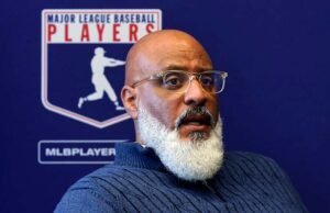 Tony Clark mengundurkan diri sebagai ketua serikat pemain MLB karena kemungkinan pertarungan batas yang mungkin terjadi, menurut sumber AP