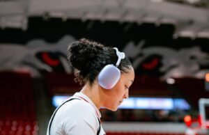 Pierre masuk dalam daftar pantauan Pemain Terbaik Universitas Wanita Naismith di akhir musim Jersey Mike