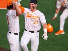 Abernathy & Lawless bergabung untuk lima RBI, #3/13 Vols mengalahkan UNC Asheville di pertengahan minggu pertama