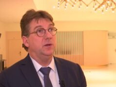 “Seorang pemuda yang kehilangan nyawanya, apapun ide politiknya, adalah hal yang tidak dapat diterima,” kata Senator David Ros