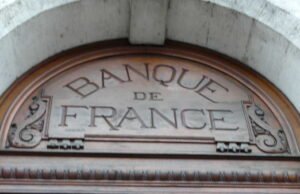 Ditipu oleh mantannya, dia terdaftar di Banque de France