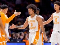 HOOPS TENGAH: Tennessee vs. #19/18 Vanderbilt