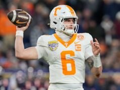 Hakim menolak perintah Tennessee QB Joey Aguilar untuk tetap memenuhi syarat