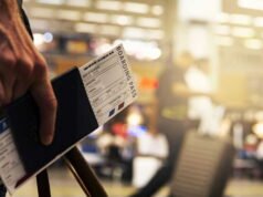 Dia menolak untuk naik dan meninggalkan anjingnya