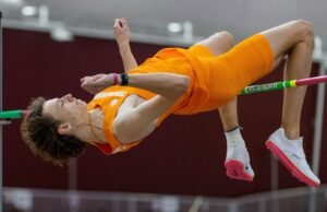 #2 Volume Empat kemenangan total, lima finis 15 besar NCAA di USC Invite, Virginia Tech Challenge