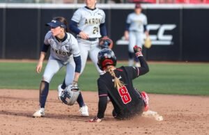 Wolfpack memenangkan doubleheader hari Sabtu dengan cara yang dominan