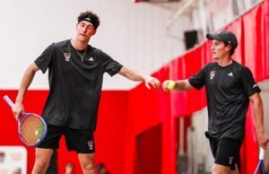 #23 Tenis Putra dengan mudah mengalahkan Elon di kandang