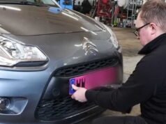 Pelat nomor merah muda yang baru menyebabkan banyak halte lalu lintas