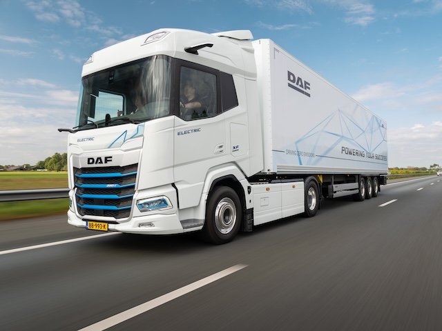 1771828799_daf-xf-electric-awarded-eco-friendly-truck-of-the-year-02-copie.jpg