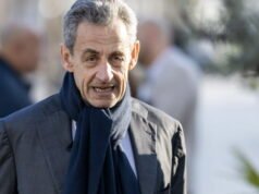 Kebijakan. Nicolas Sarkozy akan mengetahui pada 9 Maret apakah dia bisa melepas gelang elektroniknya