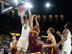Bola basket Michigan peringkat ketiga mengamankan bagiannya dalam kejuaraan Sepuluh Besar dengan kemenangan atas Minnesota