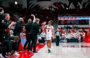 Bola basket wanita menjadi tuan rumah Hari Senior melawan Wake Forest