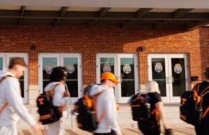 Track Central: Kejuaraan Dalam Ruangan SEC 2026