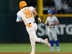 #13/20 Vols pembuka penurunan di Arlington ke #1/1 UCLA