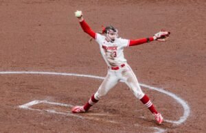 Wolfpack menyapu doubleheader pada hari Kamis, lemparan yang kuat dan pukulan yang tepat waktu