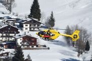 Helikopter itu mengangkut Lindsey Vonn