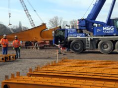 frame pertama tiba dalam konvoi yang luar biasa