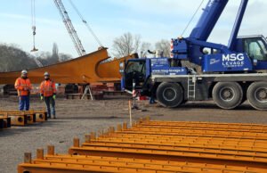 frame pertama tiba dalam konvoi yang luar biasa