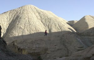 di TikTok, wanita ditinggalkan oleh pasangannya di pegunungan