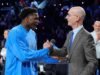 Menurut sumber AP, Komisaris NBA Adam Silver sedang mendiskusikan opsi anti-tank dengan GM