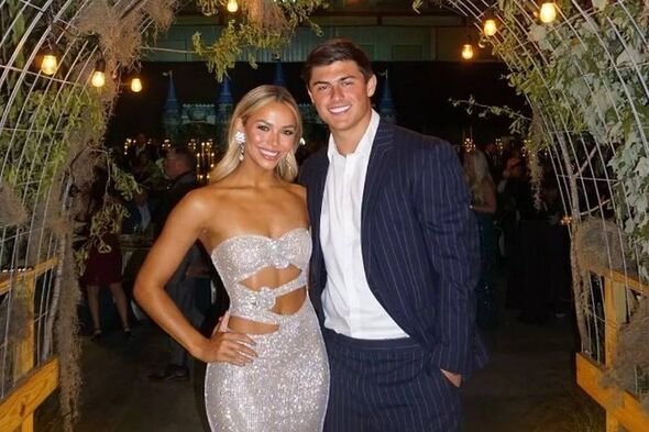 Rees-Zammit dan Knotts