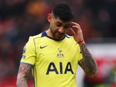 Tottenham menerima vonis kartu merah Cristian Romero karena Arsenal mendapat dorongan besar | Sepak Bola | olahraga