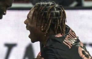 Pemain baru Liverpool Jeremy Jacquet menjerit kesakitan dan harus meninggalkan lapangan karena cedera | Sepak Bola | olahraga