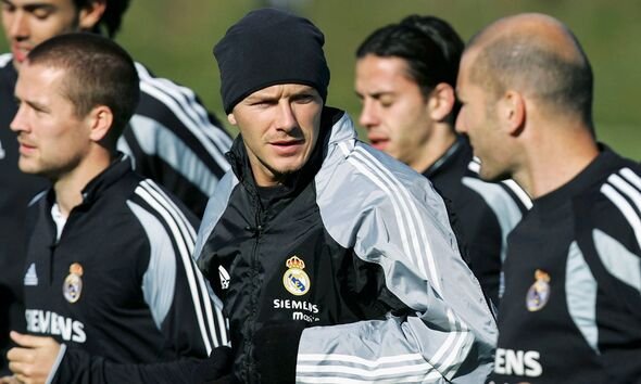 David Beckham dan Michael Owen dalam latihan David Beckham dan Michael Owen dalam latihan