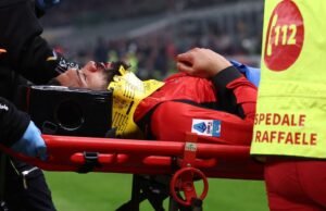 Harapan Inggris untuk Piala Dunia dibawa ke rumah sakit dengan penyangga leher setelah meninggalkan lapangan | Sepak Bola | olahraga