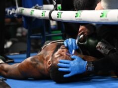 Momen mengerikan: Petinju pingsan di tengah pertarungan saat kamera terputus | Tinju | olahraga