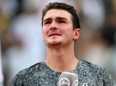 Joao Fonseca menangis setelah memenangkan gelar saat remaja memberikan pidato emosional | Tenis | olahraga