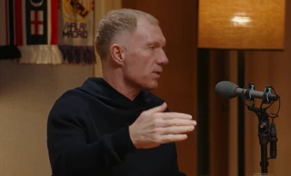 Paul Scholes berbicara dalam sebuah wawancara Paul Scholes berbicara dalam sebuah wawancara