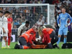 Bintang Real Madrid Raul Asencio dibawa dari tempat tidur setelah terjatuh | Sepak Bola | olahraga