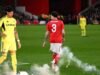 Pertandingan Liga Europa Nottingham Forest ditinggalkan karena pemain menghadapi penggemarnya sendiri | Sepak Bola | olahraga