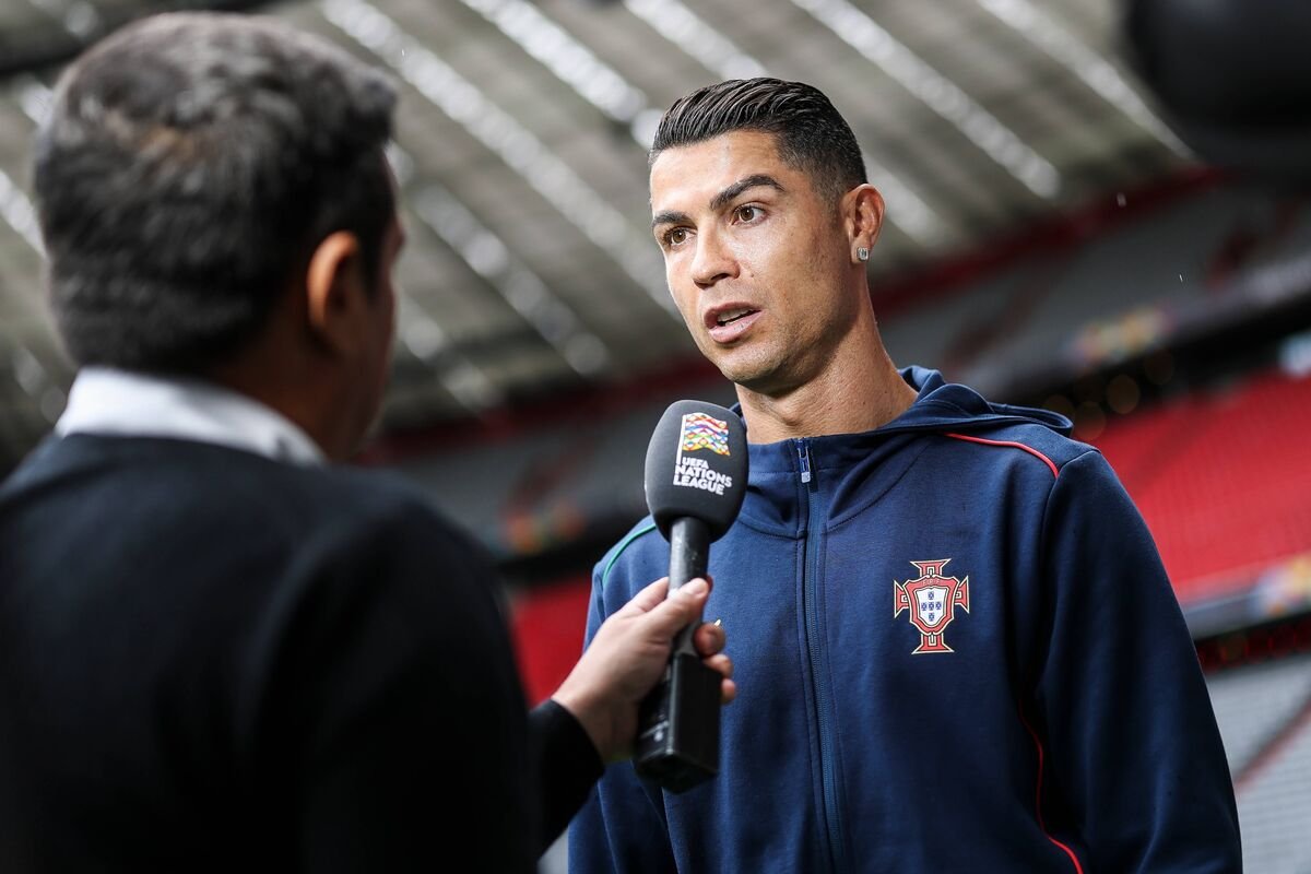 Cristiano Ronaldo berbicara kepada media Cristiano Ronaldo berbicara kepada media