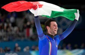 Italia tampil cemerlang dalam pengejaran tim speed skating Olimpiade putra, mengklaim medali emas pertamanya sejak 2006