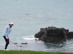 Birdie besar Bhatia yang berlari membantunya mengalahkan angin dan memimpin di Pebble Beach