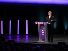 Kota 2026: di Lyon, Mélenchon, sangat ofensif, memenuhi ruangan